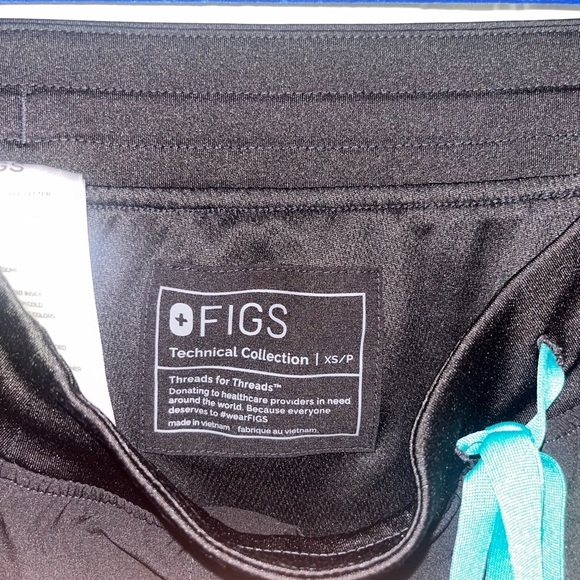 Black Figs Scrub Set with Teal Drawstring - Picture 3 of 3